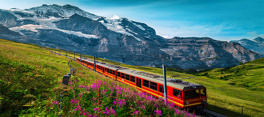 Una estación de montaña es un pueblo ubicado en una elevación más alta que la llanura o el valle cercano.